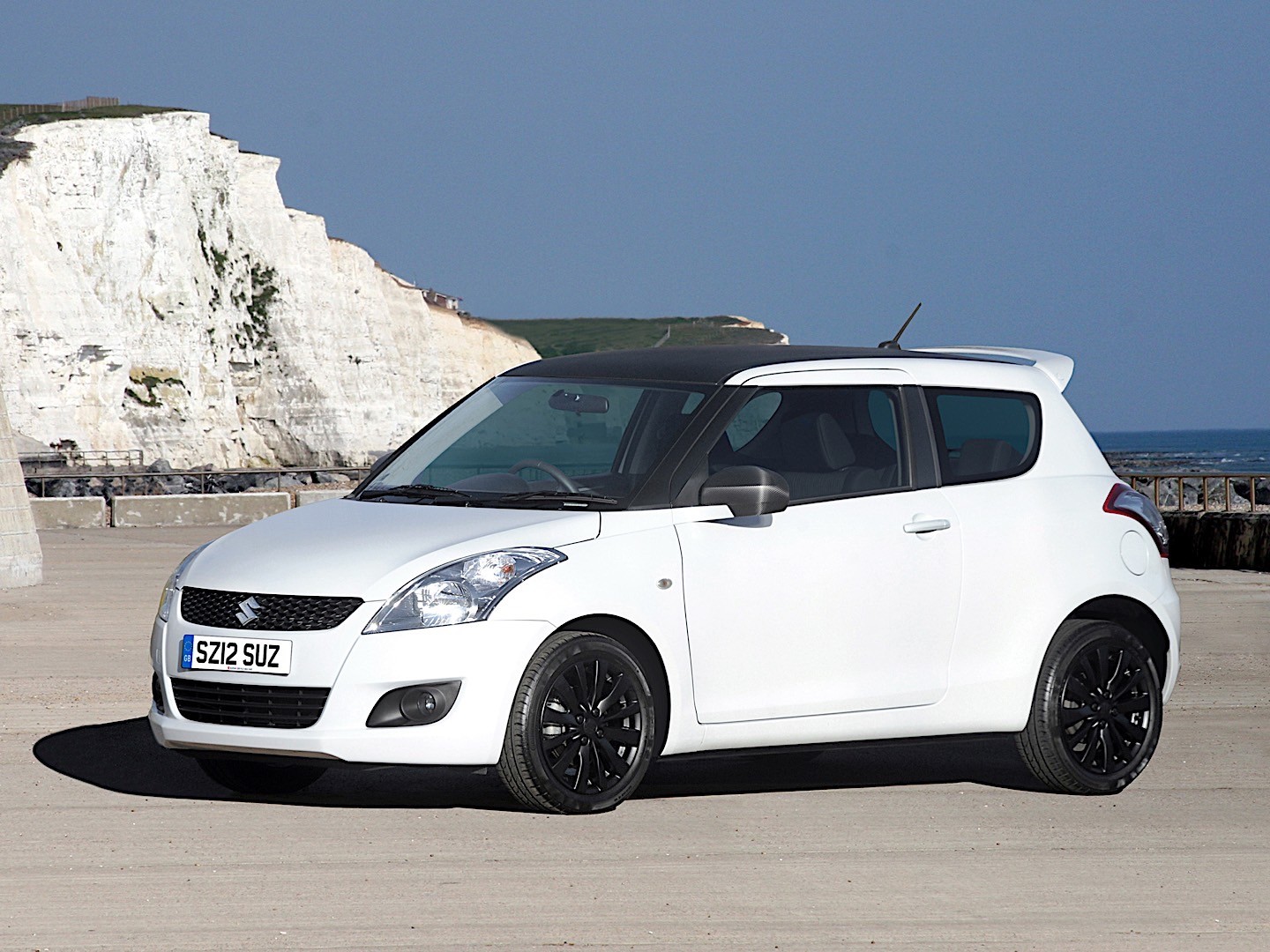 Suzuki Swift 3 Doors photo 3