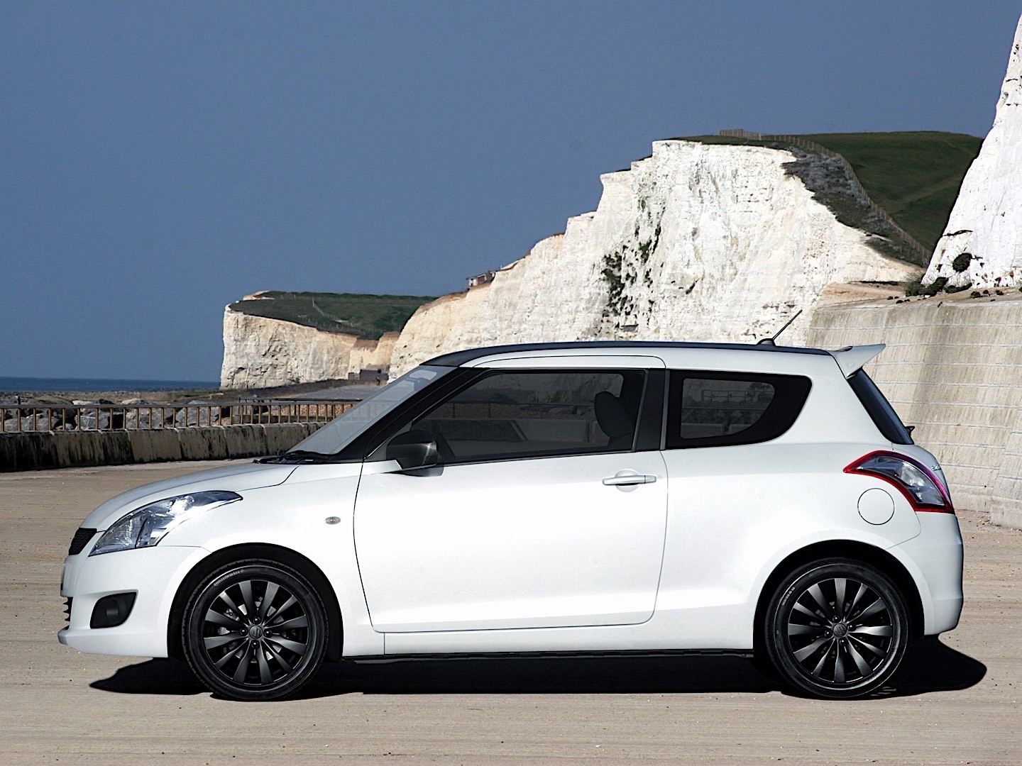 Suzuki Swift 3 Doors photo 4