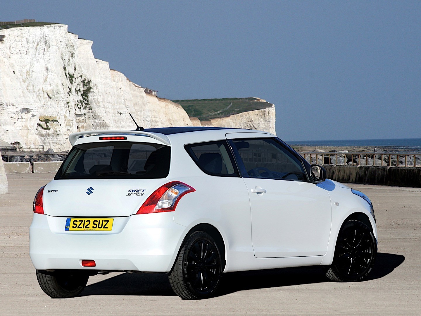 Suzuki Swift 3 Doors photo 5