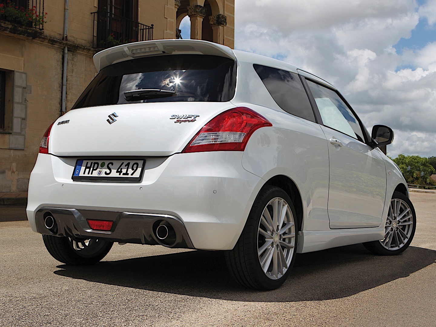 Suzuki Swift 3 Doors photo 13