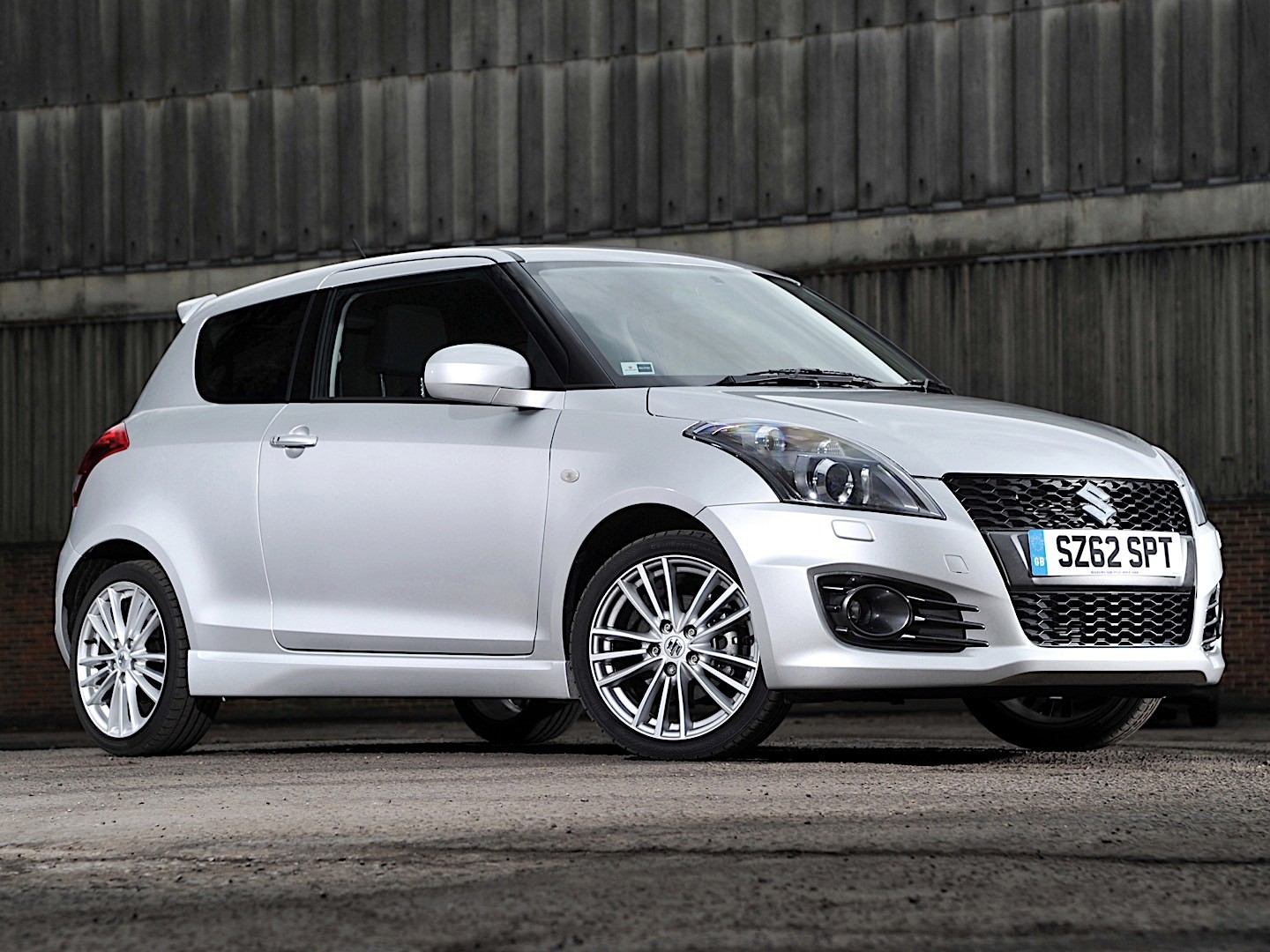 Suzuki Swift 3 Doors photo 19
