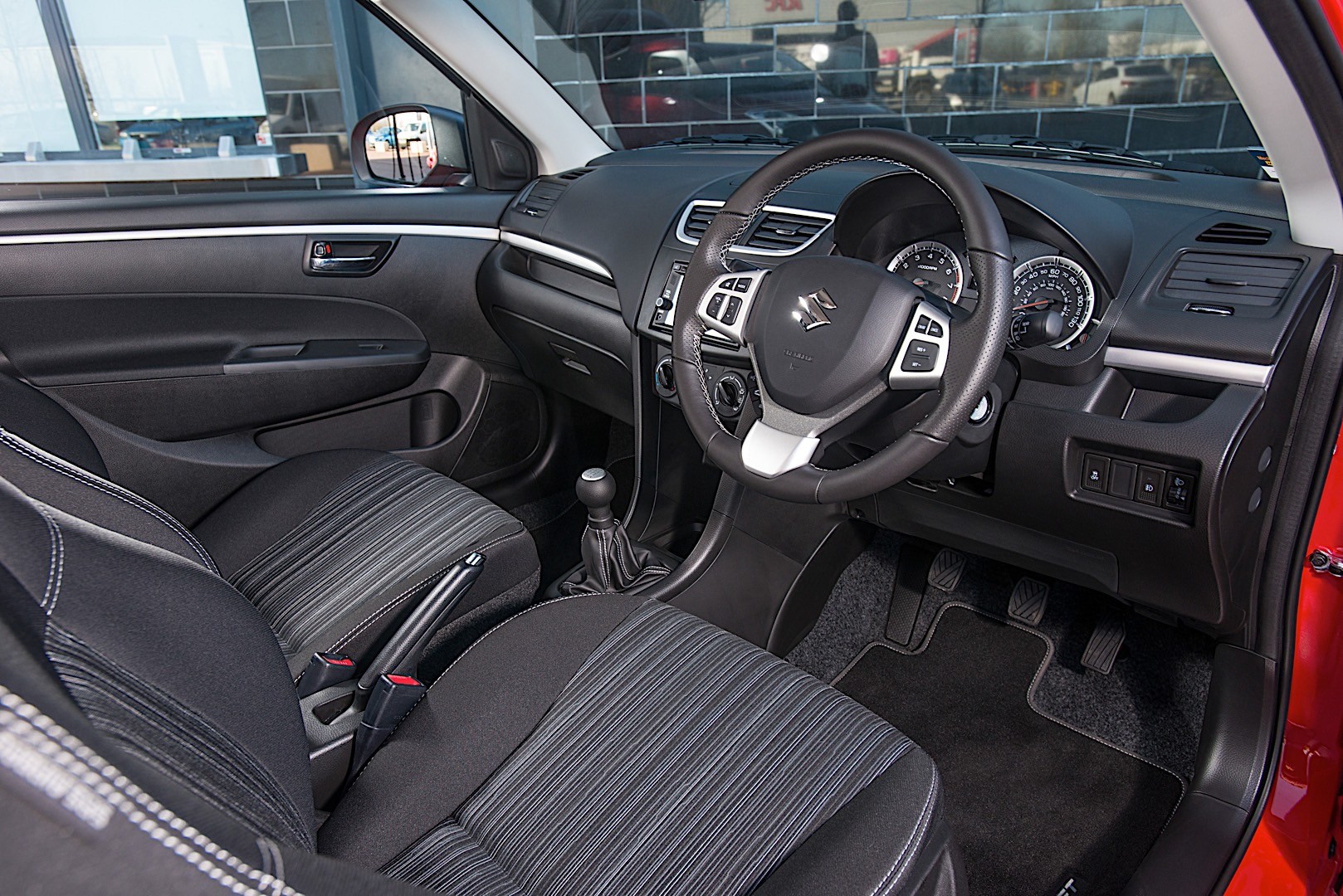 Suzuki Swift 3 Doors photo 29