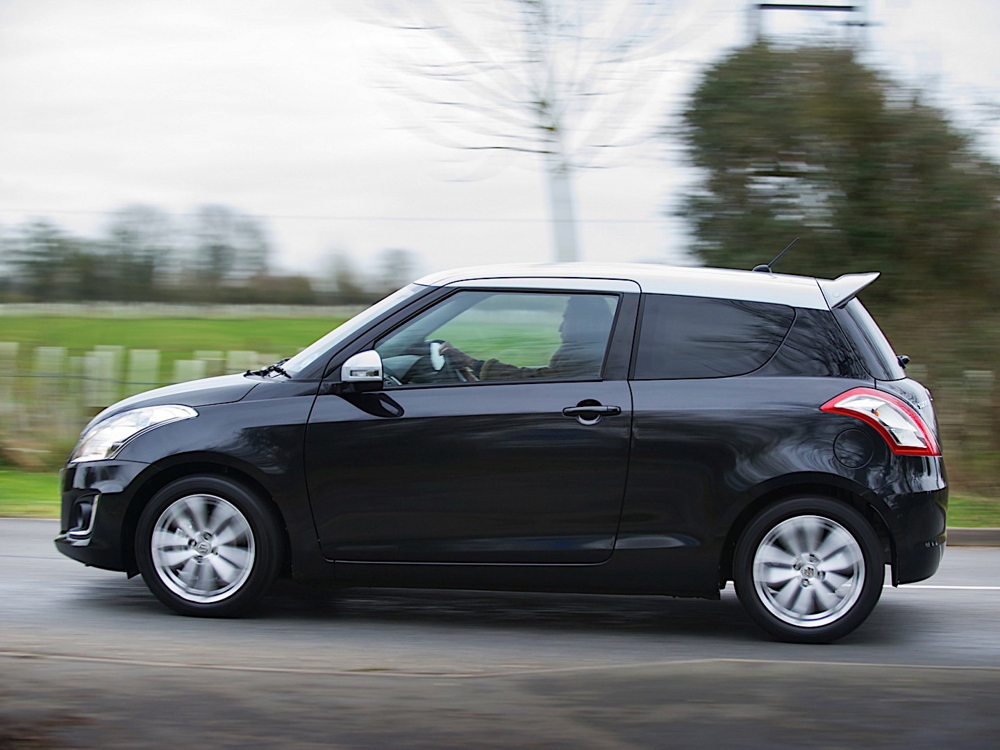 Suzuki Swift 3 Doors photo 22