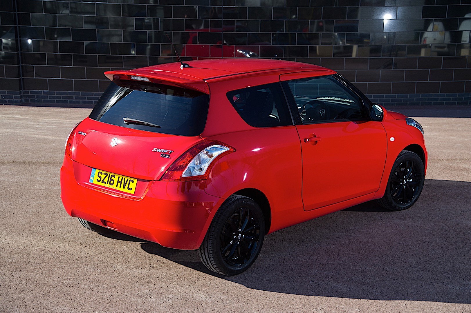 Suzuki Swift 3 Doors photo 4