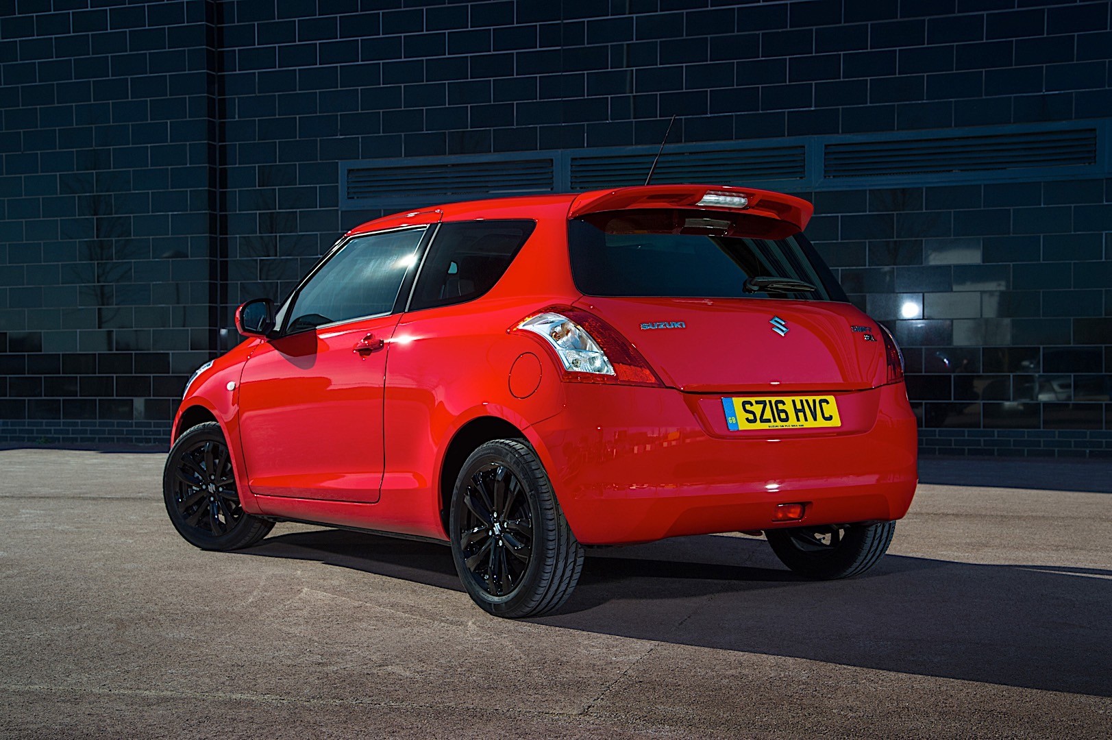 Suzuki Swift 3 Doors photo 6