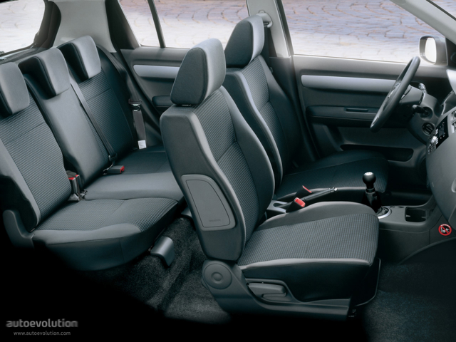 Suzuki Swift 5 Doors photo 25