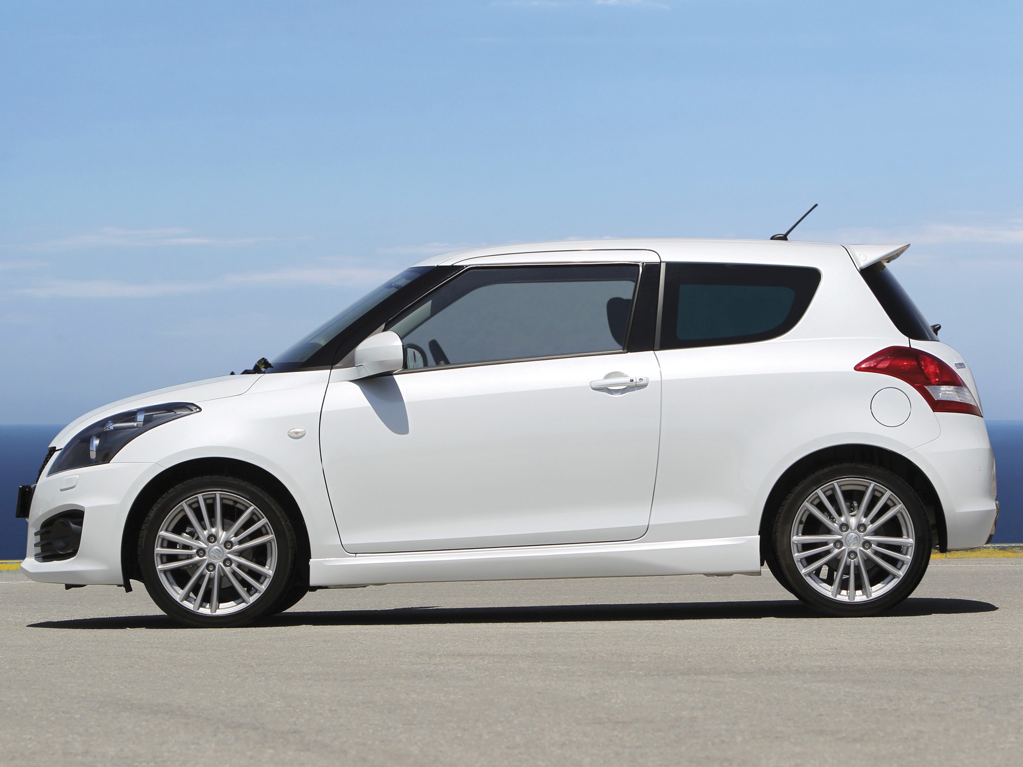 Suzuki Swift 5 Doors photo 38