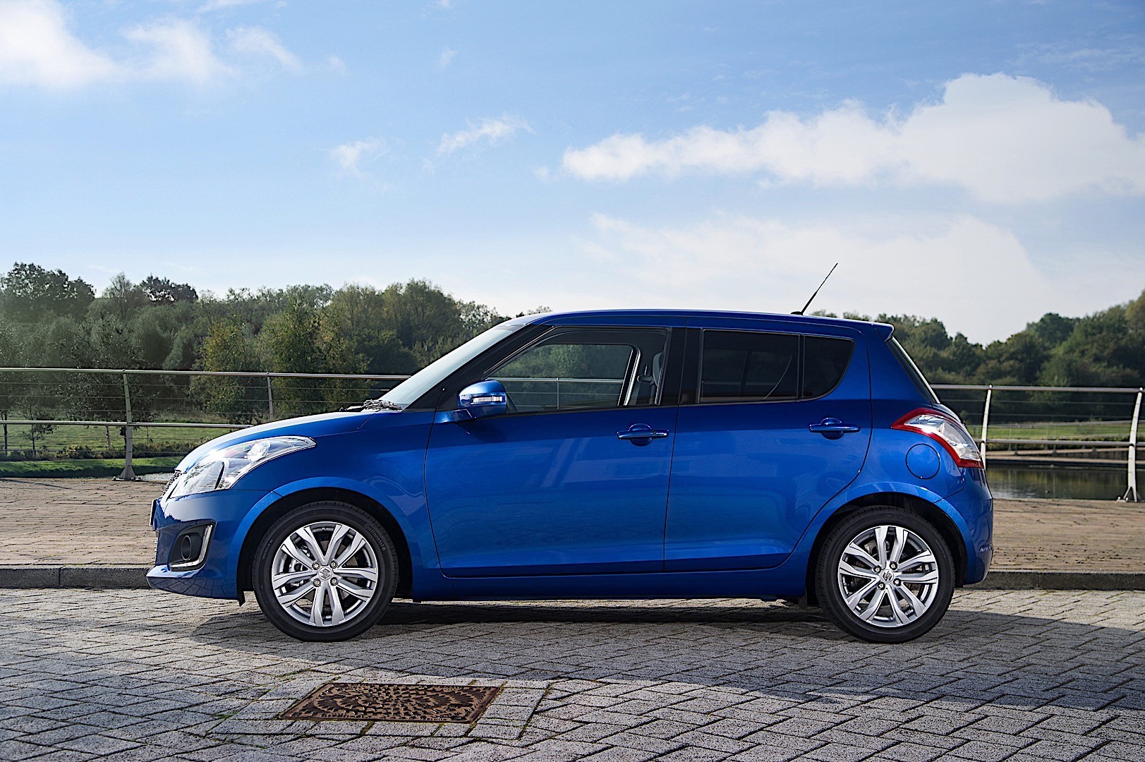 Suzuki Swift 5 Doors photo 33