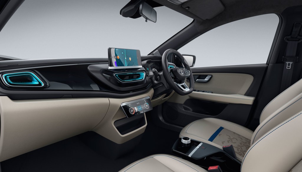 Tata Motors Altroz photo 9