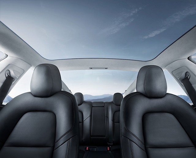 Tesla Model 3 photo 17