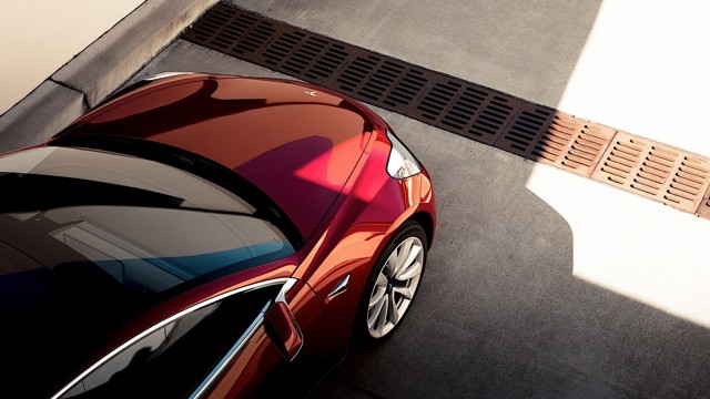 Tesla Model 3 photo 10