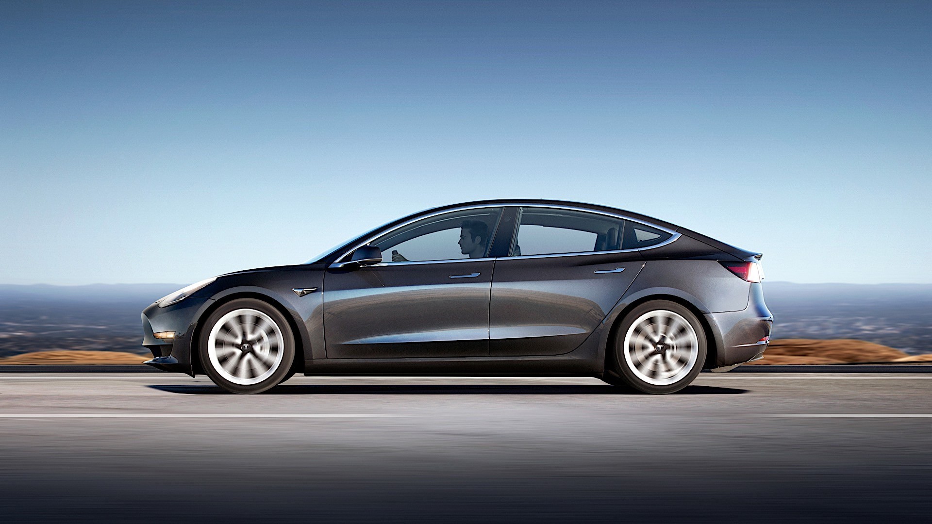 Tesla Model 3 photo 12