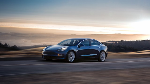 Tesla Model 3 photo 13