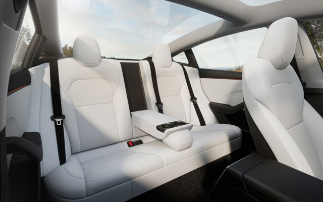 Tesla Model 3 photo 24
