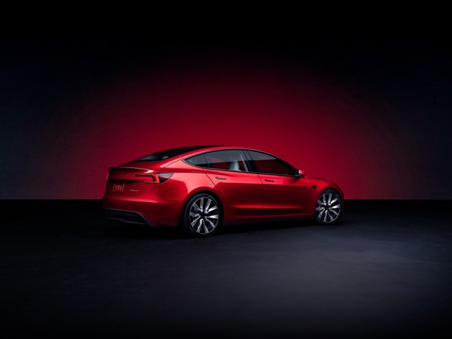 Tesla Model 3 photo 3