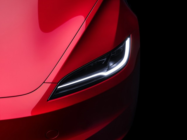 Tesla Model 3 photo 4
