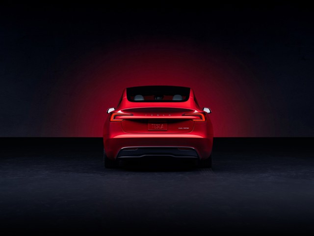 Tesla Model 3 photo 10
