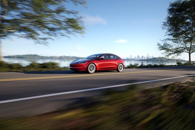 Tesla Model 3 photo 11