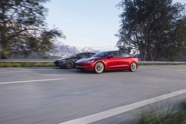 Tesla Model 3 photo 12
