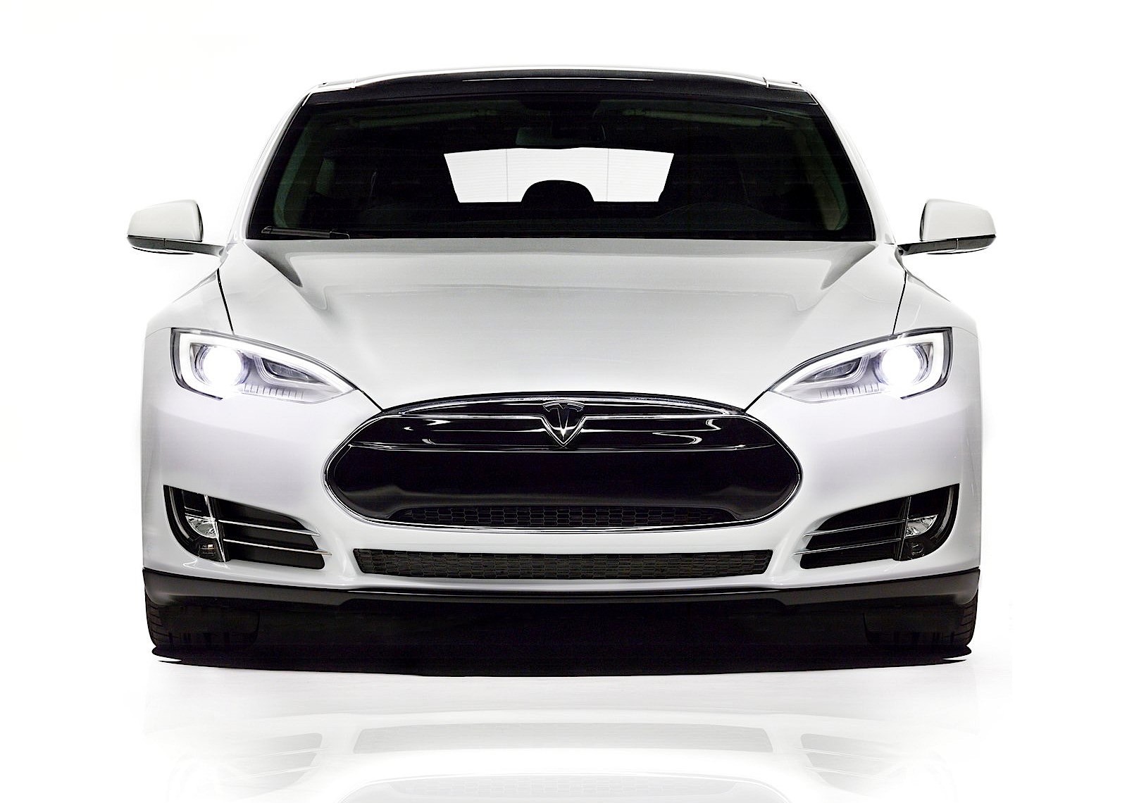 Tesla Model S photo 17