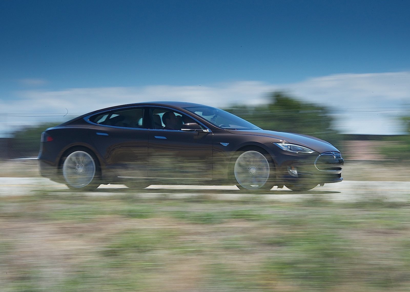 Tesla Model S photo 27