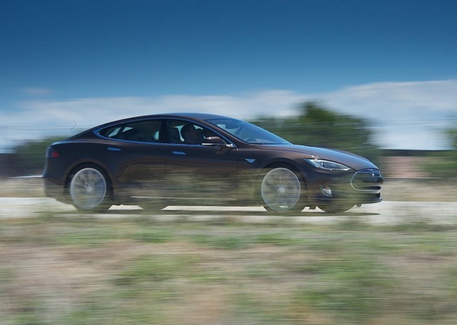 Tesla Model S photo 27