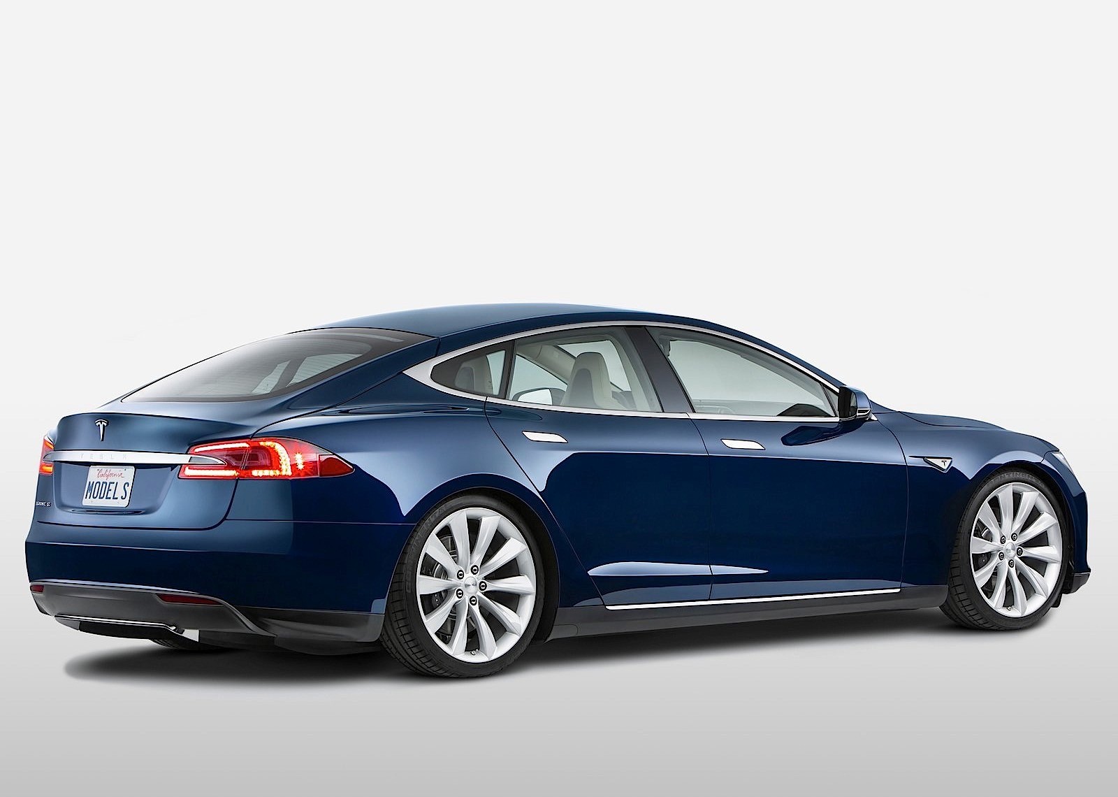 Tesla Model S photo 32