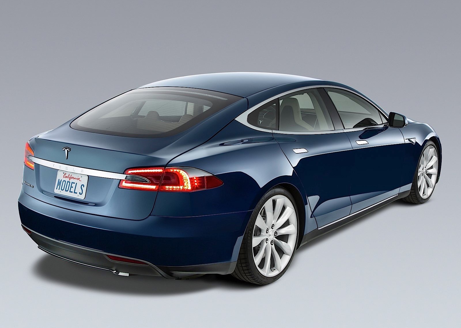 Tesla Model S photo 33