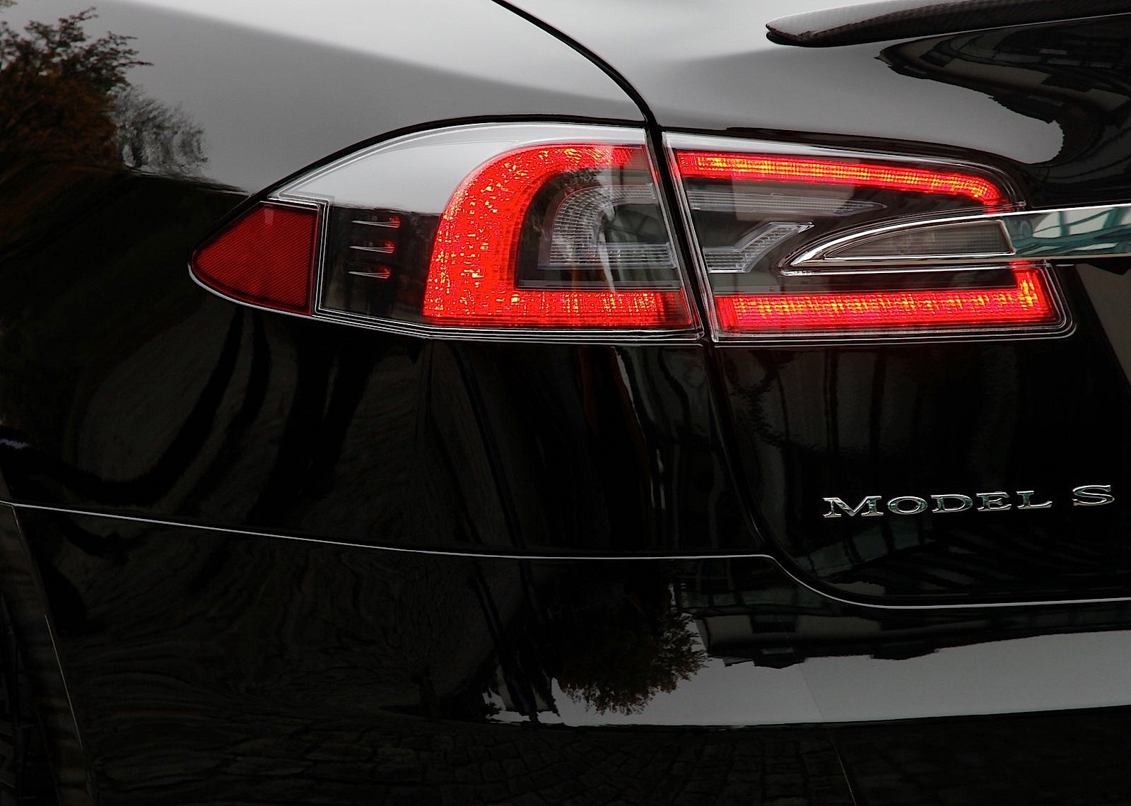 Tesla Model S photo 34