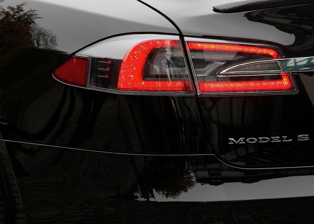 Tesla Model S photo 34