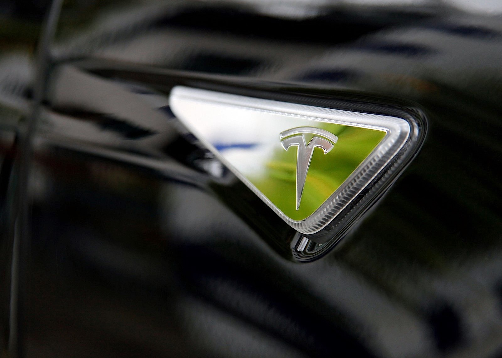 Tesla Model S photo 36