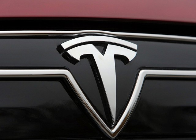Tesla Model S photo 37
