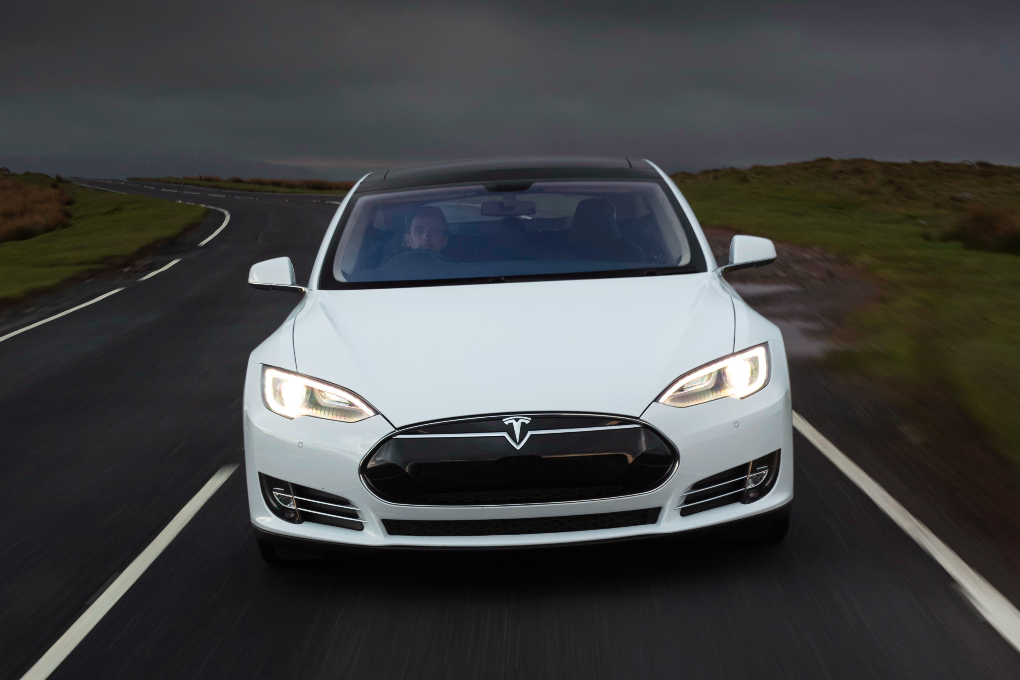 Tesla Model S photo 39