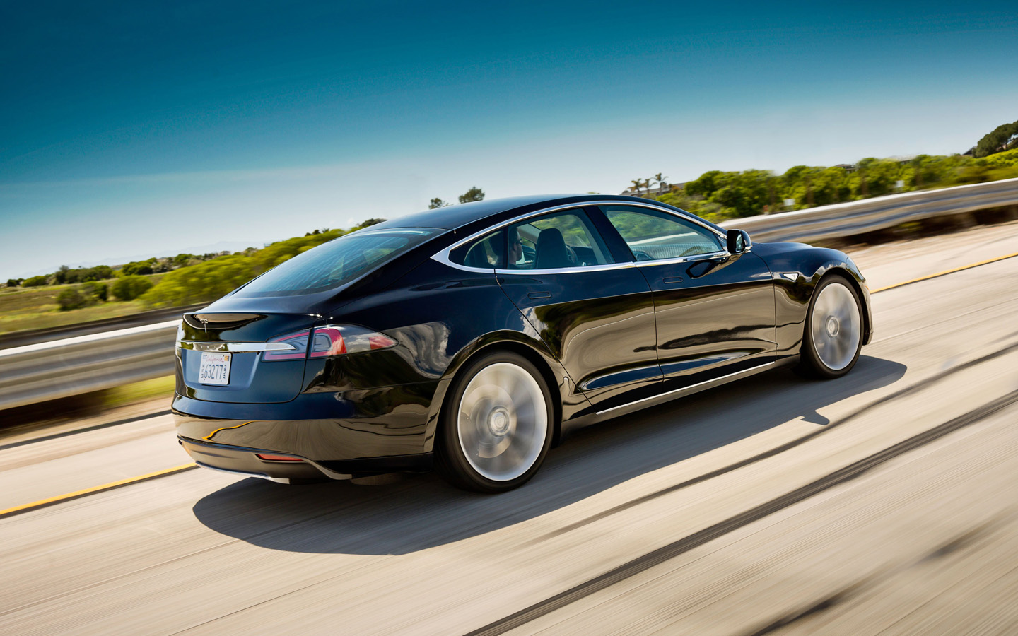 Tesla Model S photo 2
