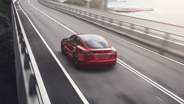 Tesla Model S photo 13