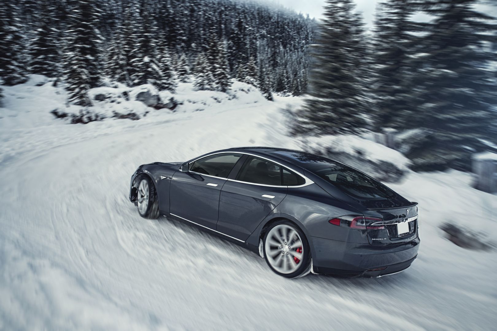 Tesla Model S photo 18