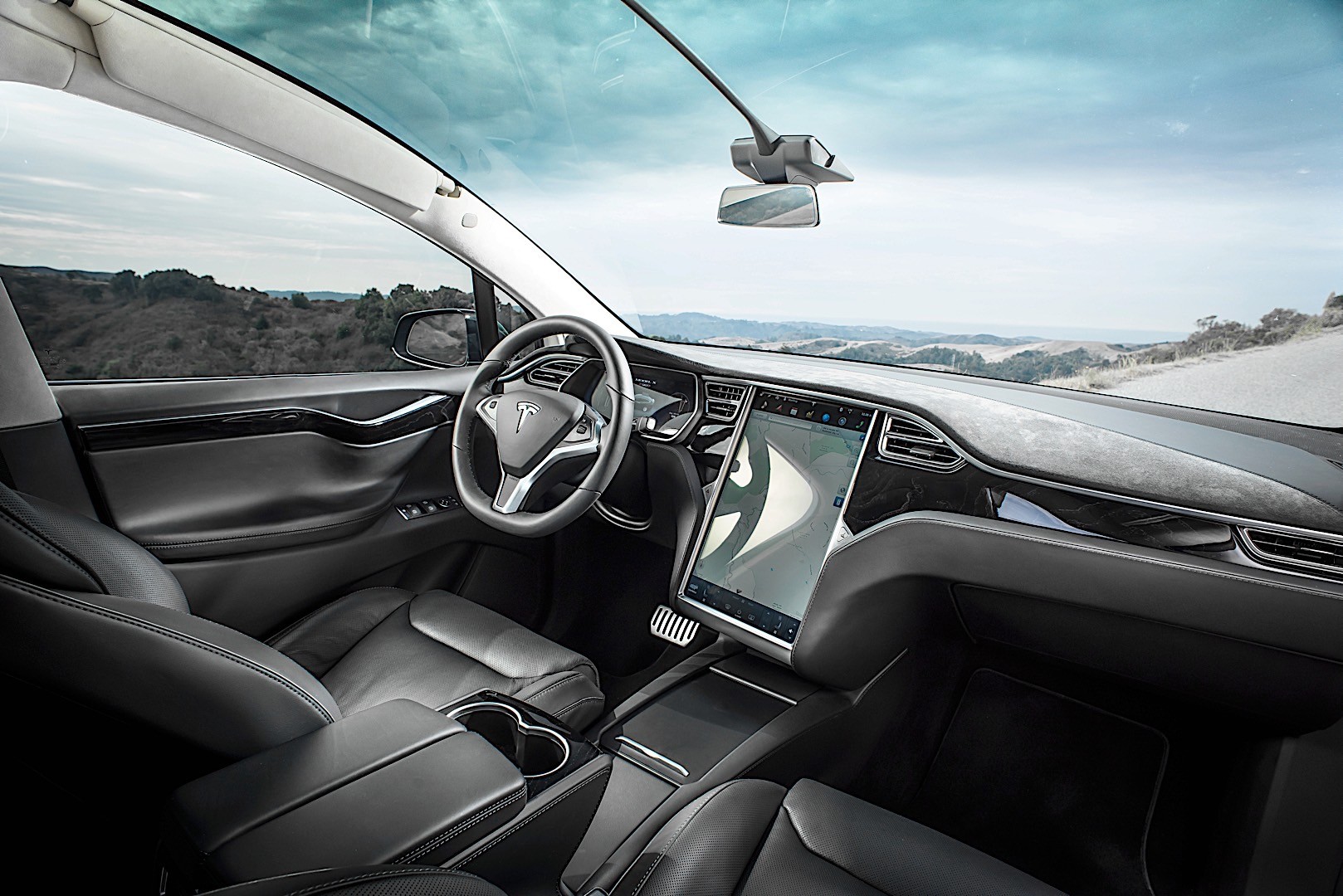 Tesla Model X photo 28
