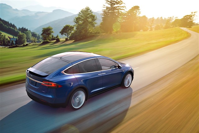 Tesla Model X photo 2