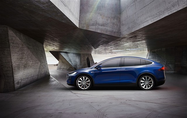 Tesla Model X photo 3
