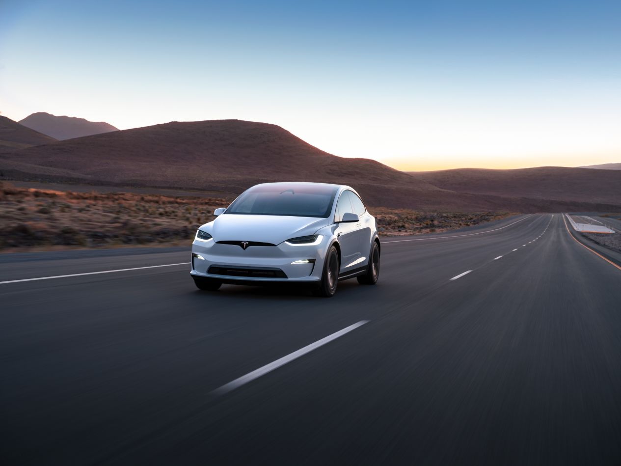 Tesla Model X photo 2