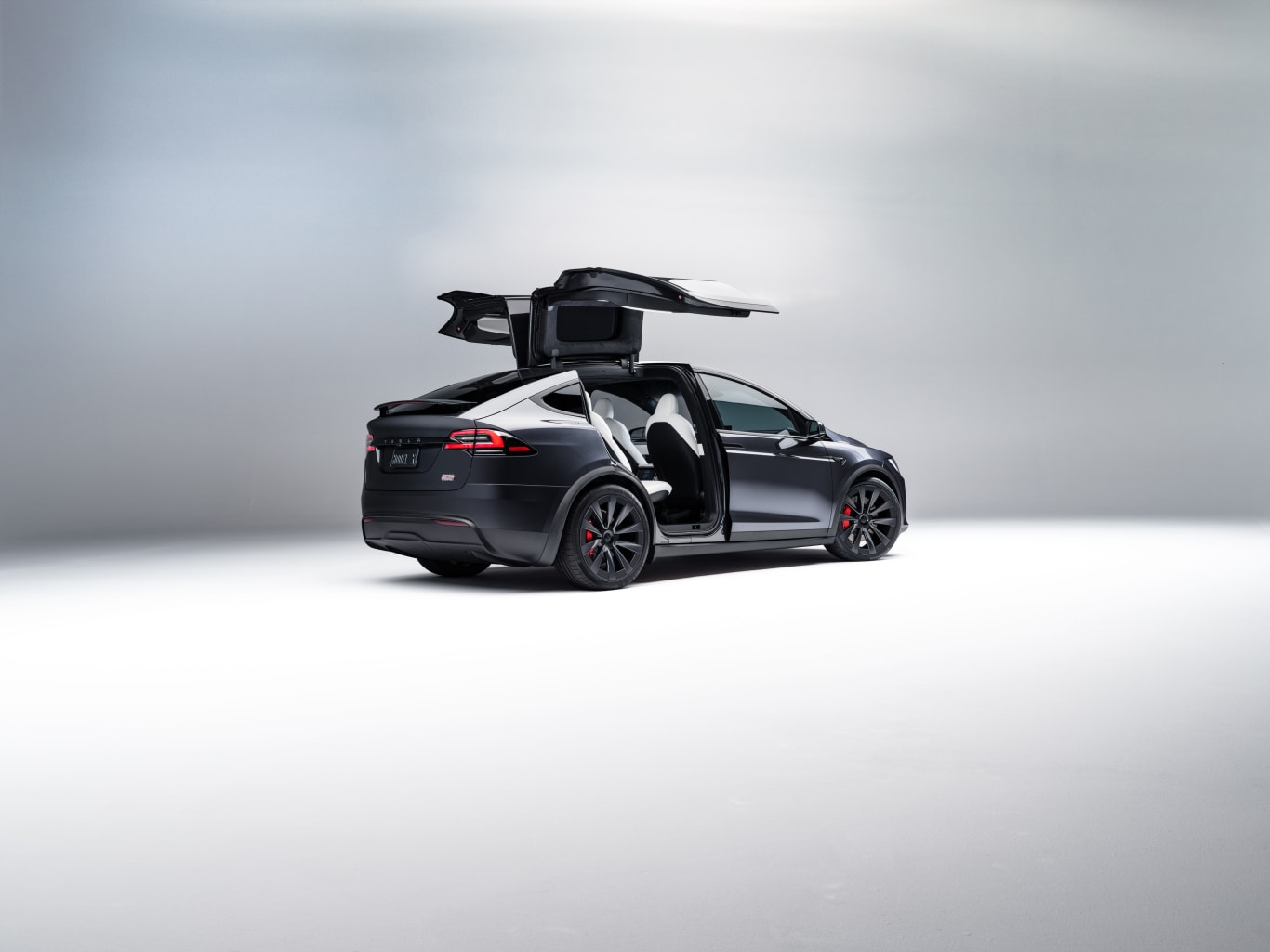 Tesla Model X photo 2