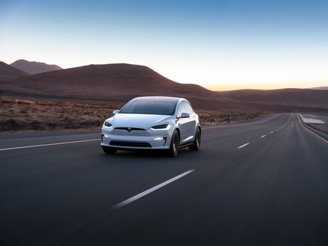 Tesla Model X photo 3