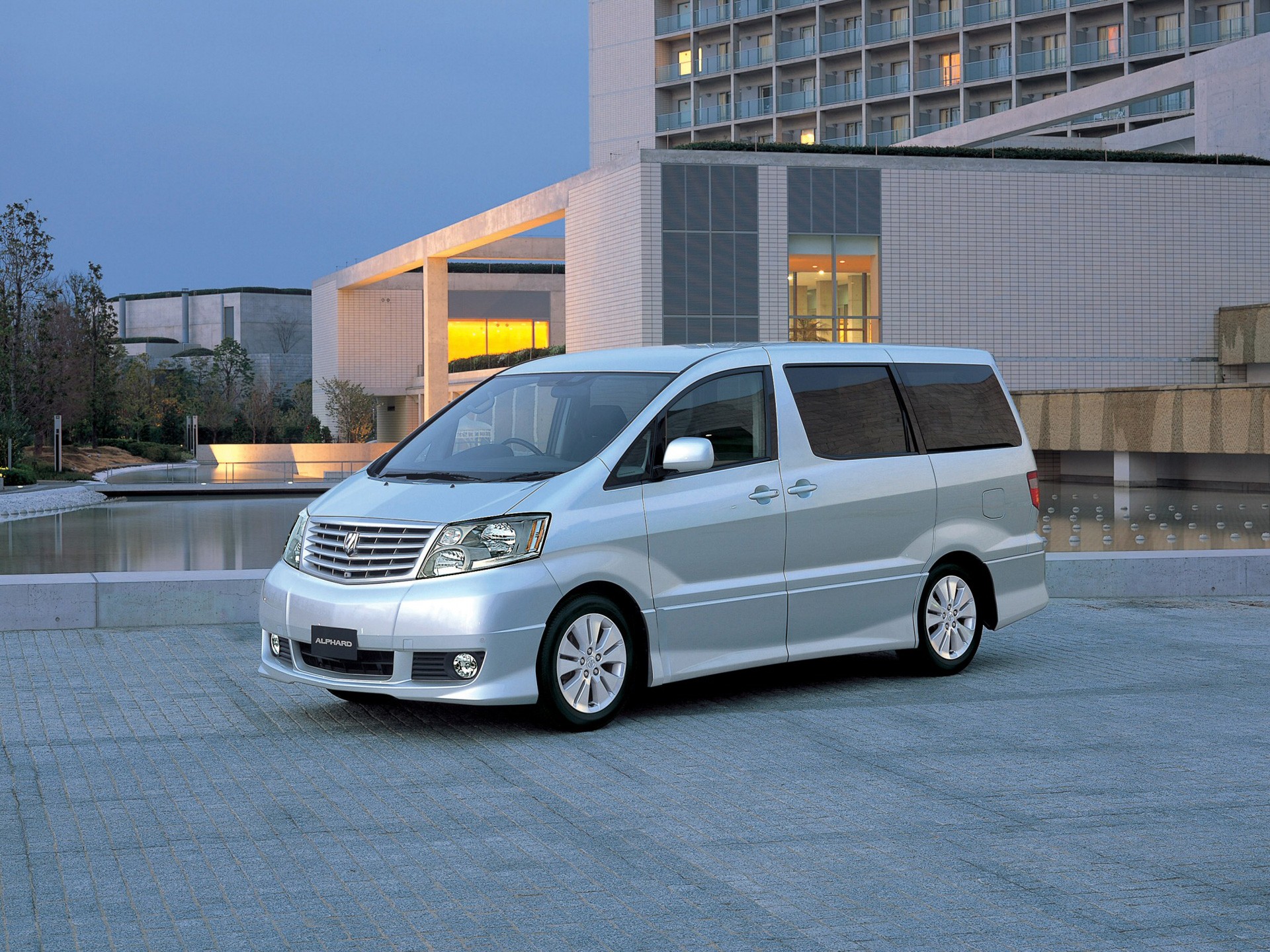 Toyota Alphard photo 11