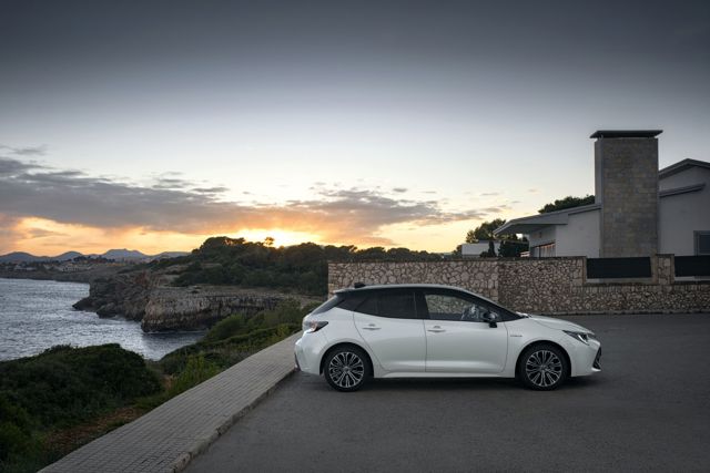 Toyota Auris 5 Doors photo 9
