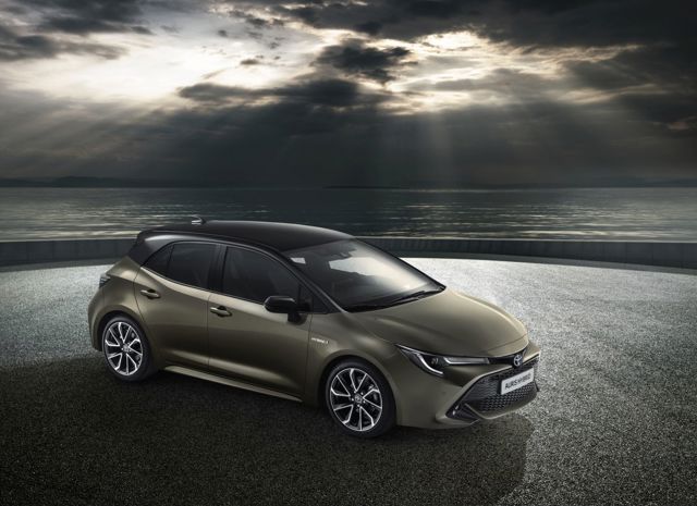 Toyota Auris 5 Doors photo 3