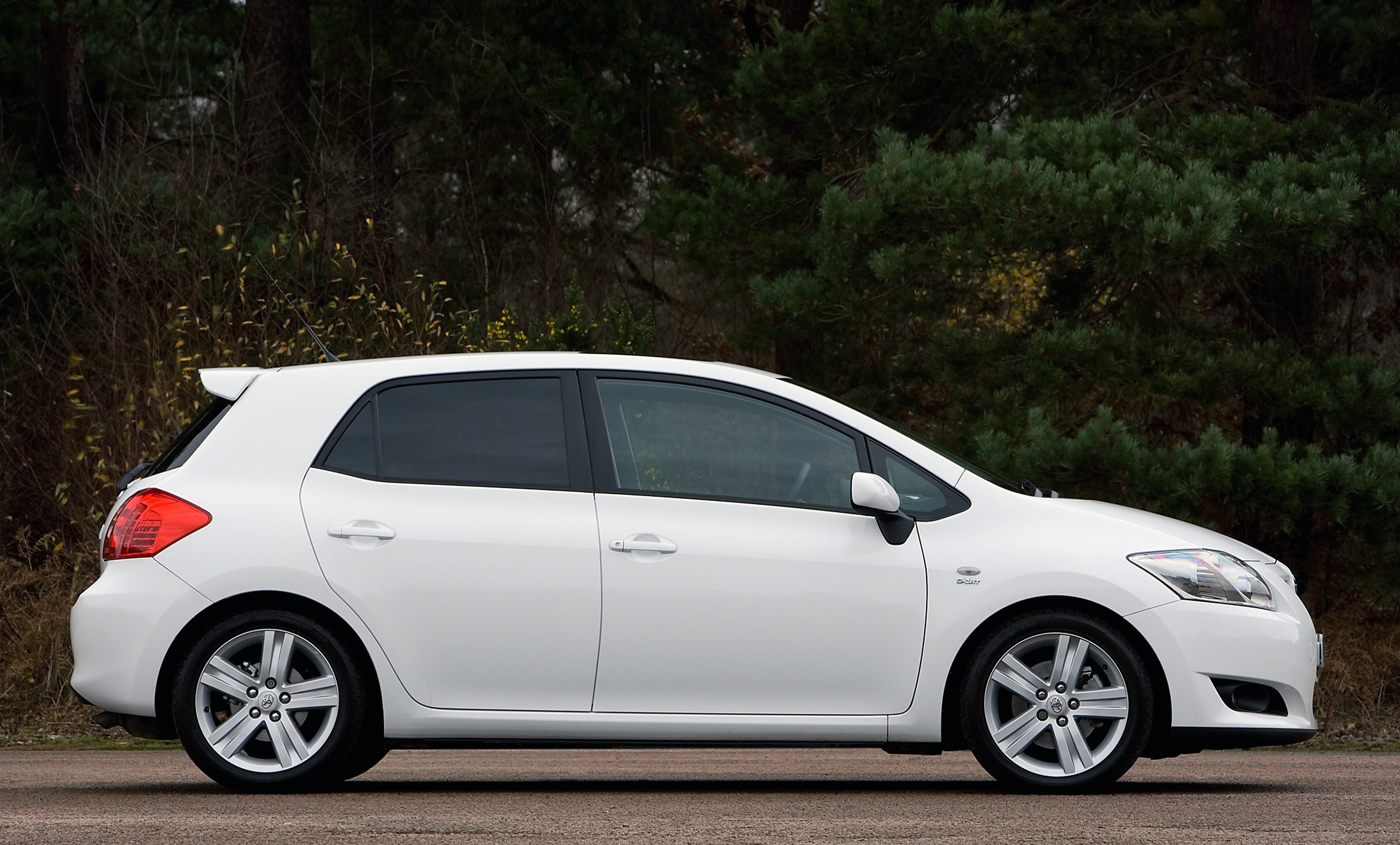 Toyota Auris 5 Doors photo 9