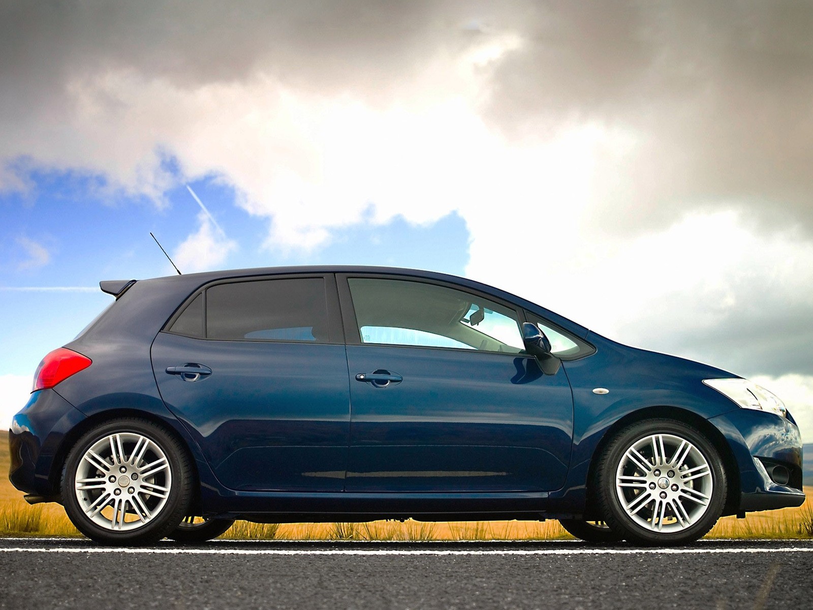 Toyota Auris 5 Doors photo 12