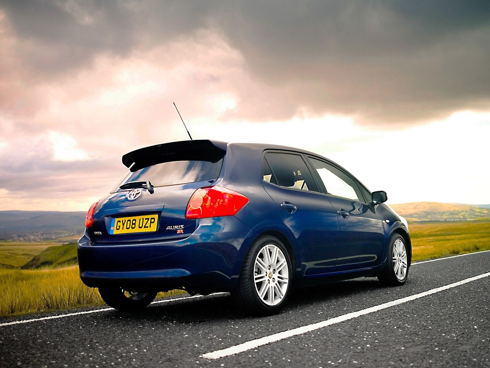 Toyota Auris 5 Doors photo 13