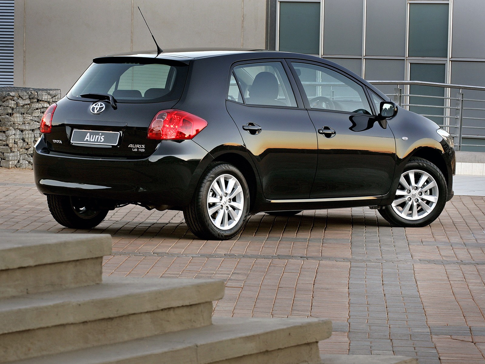 Toyota Auris 5 Doors photo 16