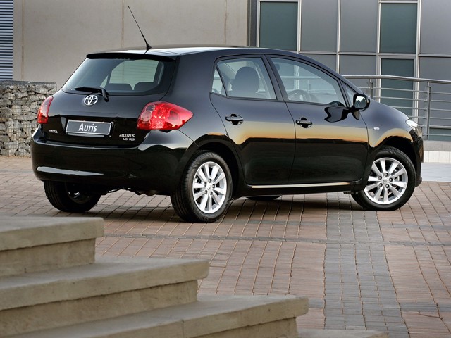 Toyota Auris 5 Doors photo 16